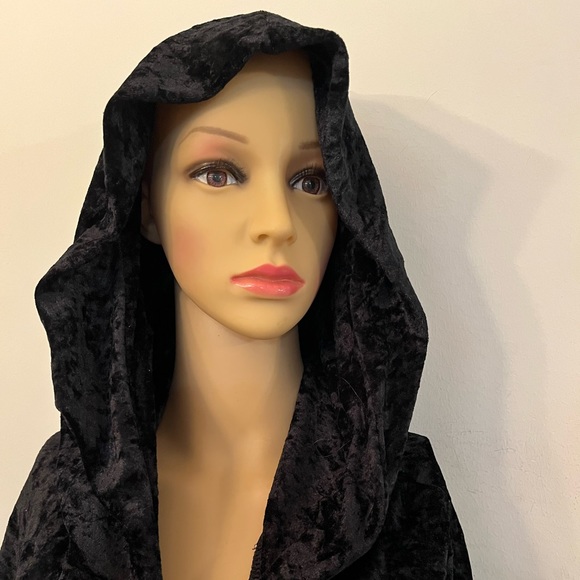 Hallowed costume used 5 pieces in all - Picture 10 of 15